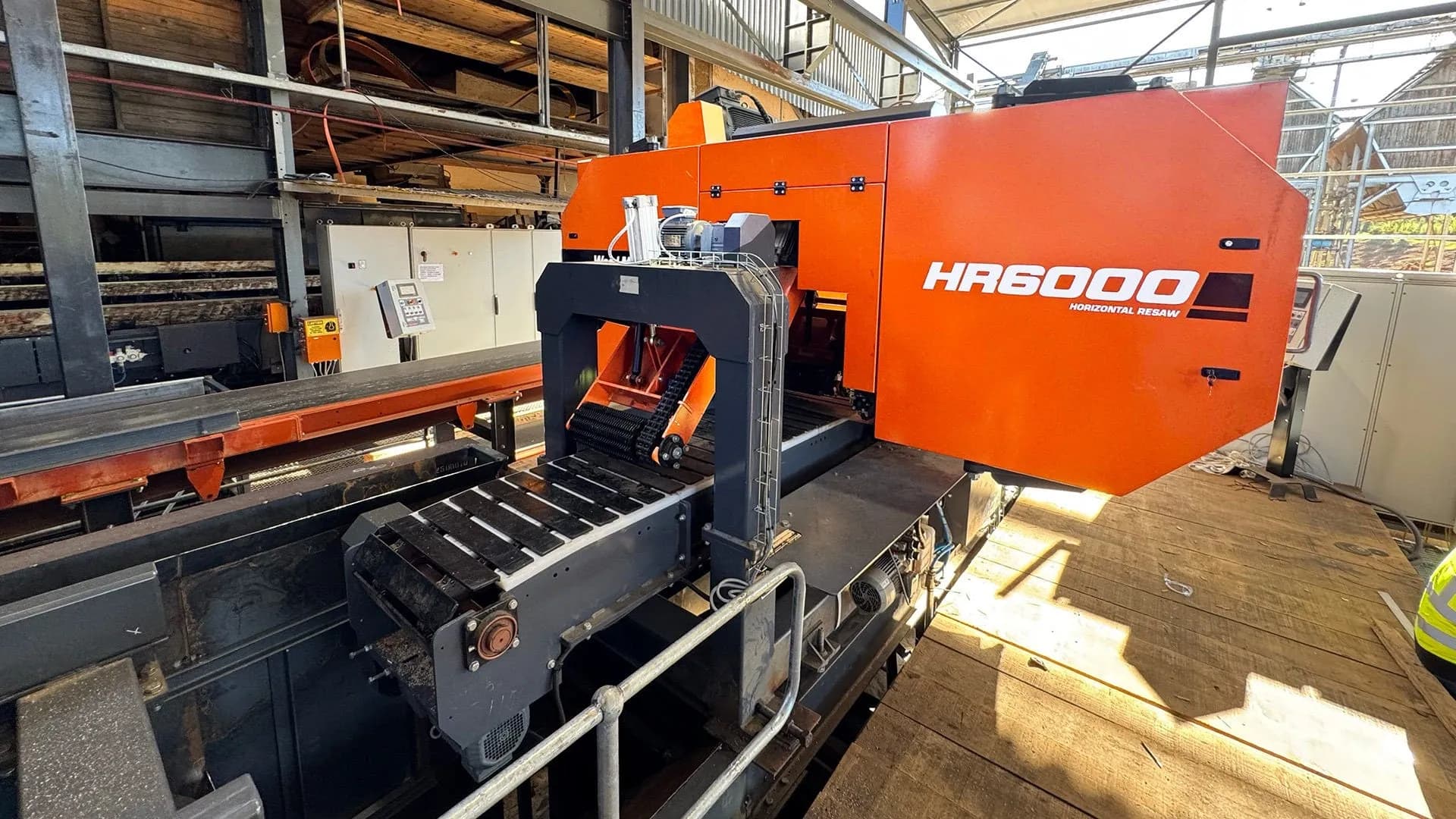 Wood-Mizer HR6000 wideband resaw in a mill
